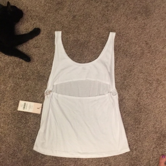 White work out tank (kitty not included 😺) - Picture 2 of 2